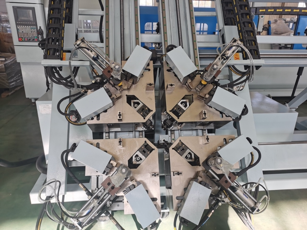 Четырехголовочный углообжимной станок LM4S-100х2200х3000 с ЧПУ — фото 3