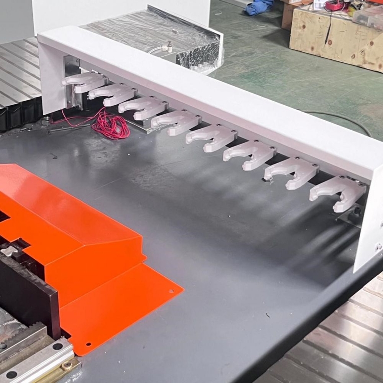 4-осевой портальный обрабатывающий центр LM4-CNC-7000 с ЧПУ для обработки алюминиевого профиля — фото 4