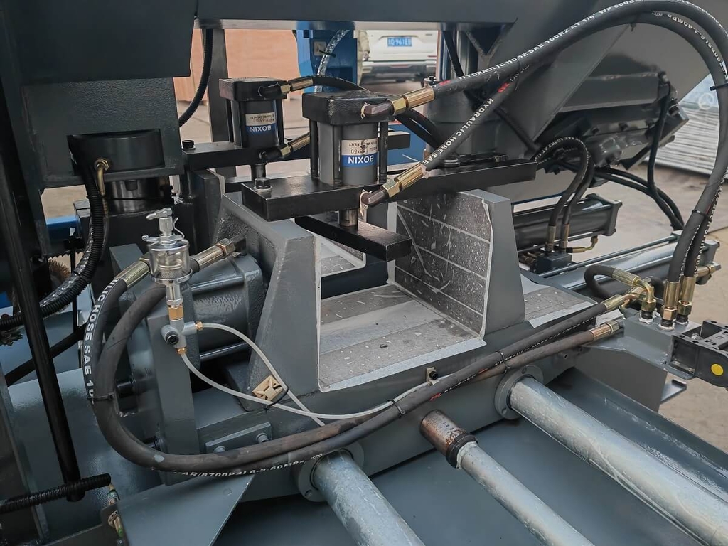 Автоматический колонный ленточнопильный станок MetalTec BS 350 CA — фото 12