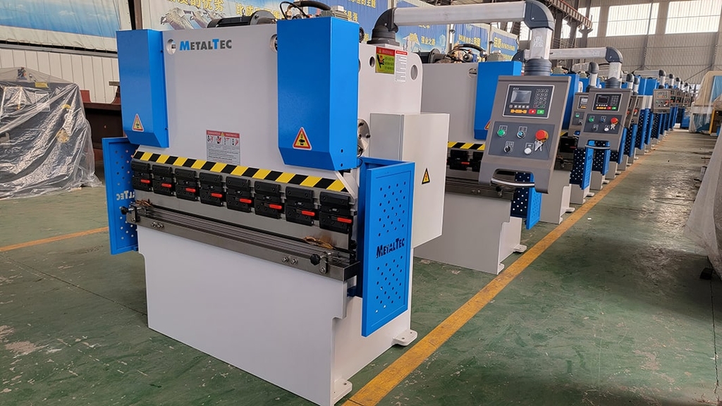 Листогибочный гидравлический пресс MetalTec HBM 40/2500 (Е22, инвертор заднего упора) — фото 3